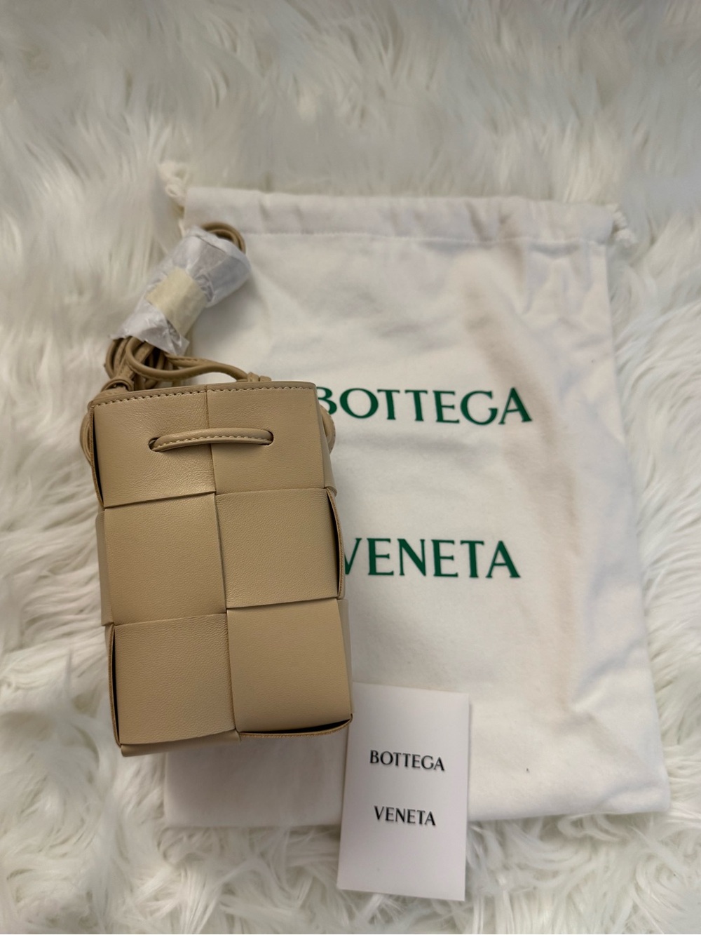 Cassette Intrecciato Bucket Bag mini